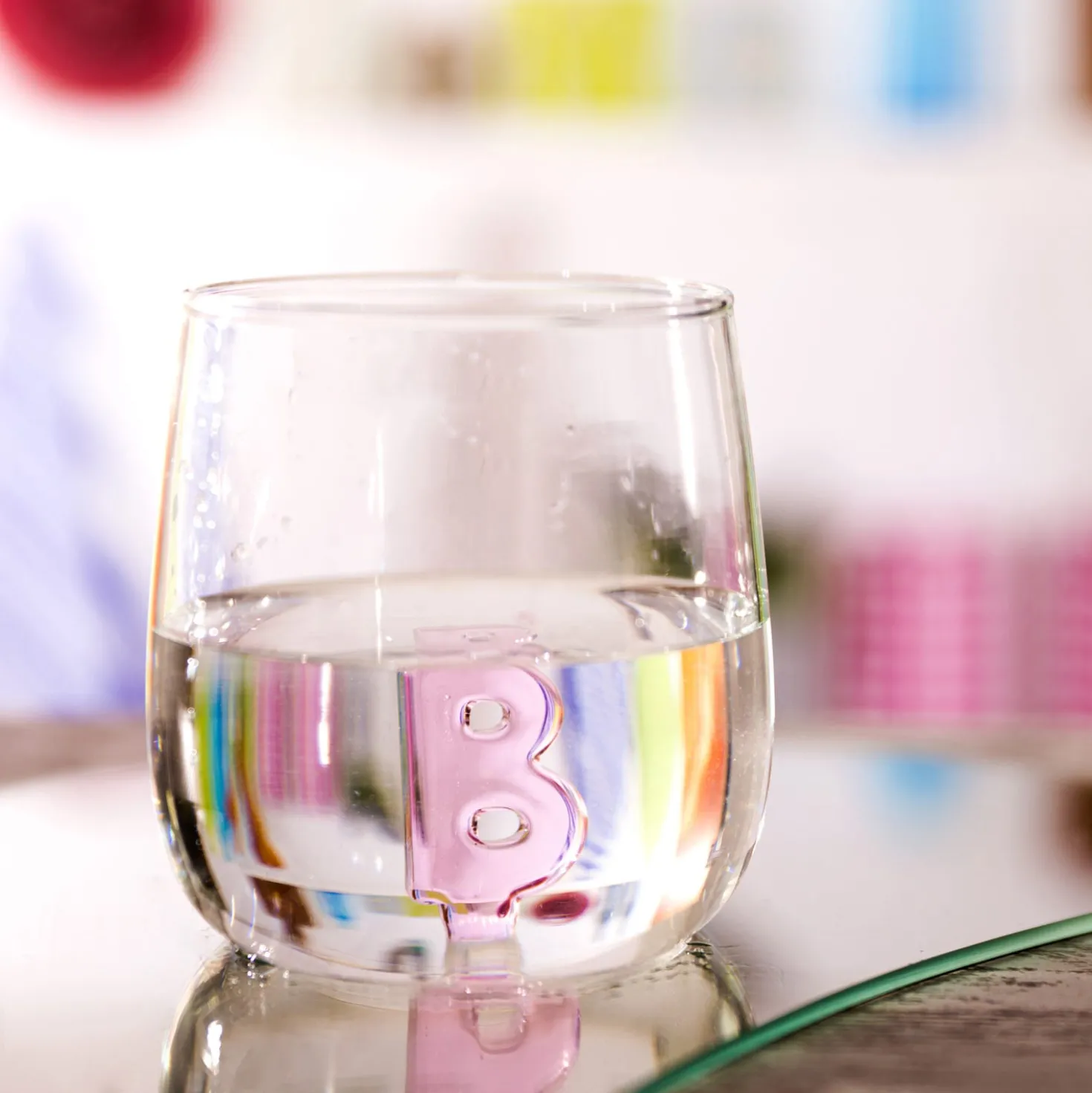 Bicchiere acqua lettera B rosa in vetro borosilicato, da 380 ml