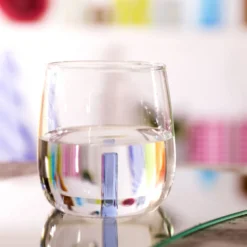 Bicchiere acqua lettera I azzurra in vetro borosilicato, da 380 ml