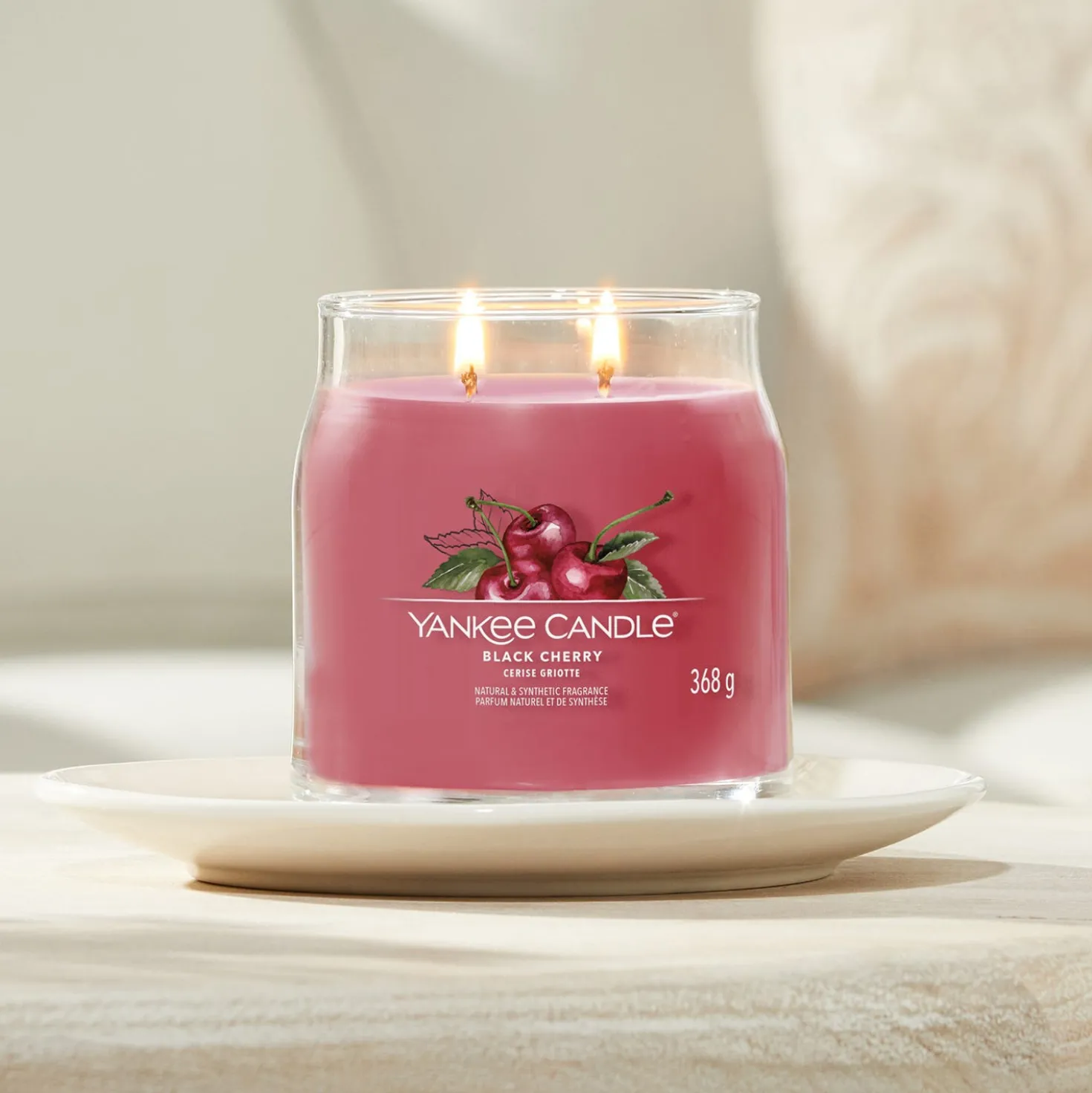 Black Cherry candela in giara media Yankee Candle