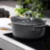Casseruola New Petra Dark da 26 cm, con coperchio