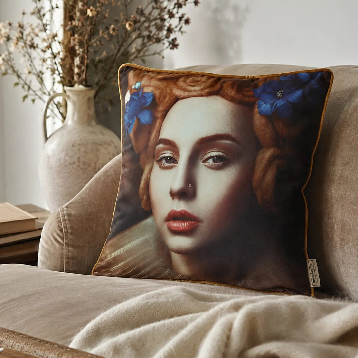 Cuscino in velluto 45x45 cm volto donna