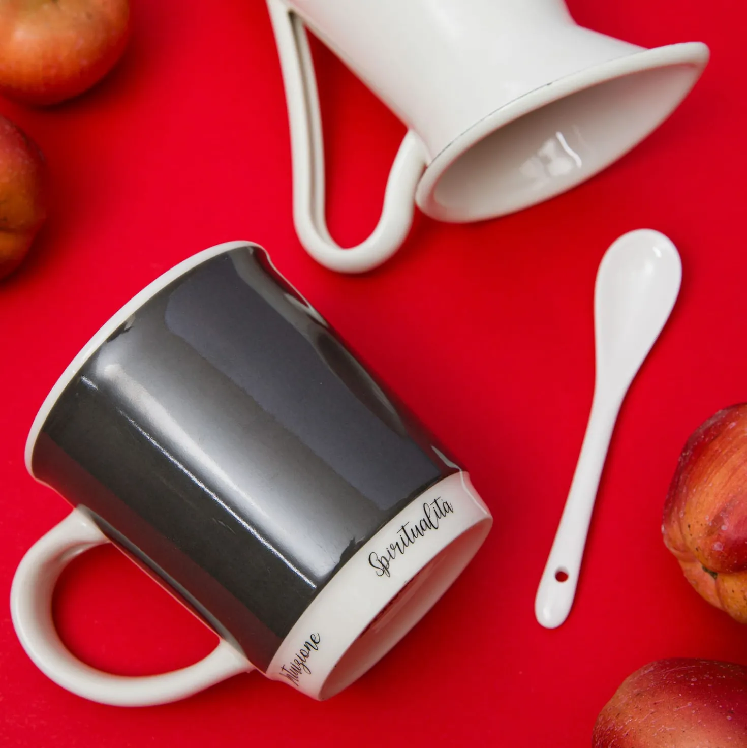 Mug grigio scuro 400 ml con cucchiaino