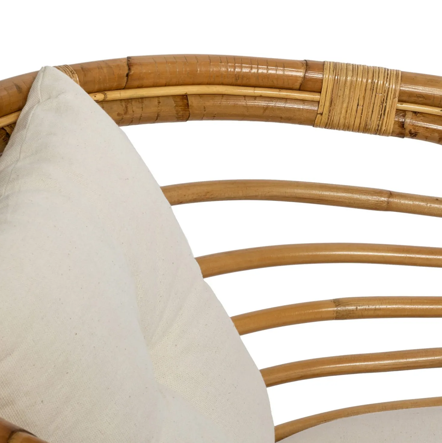 Poltrona con cuscino in rattan Farah