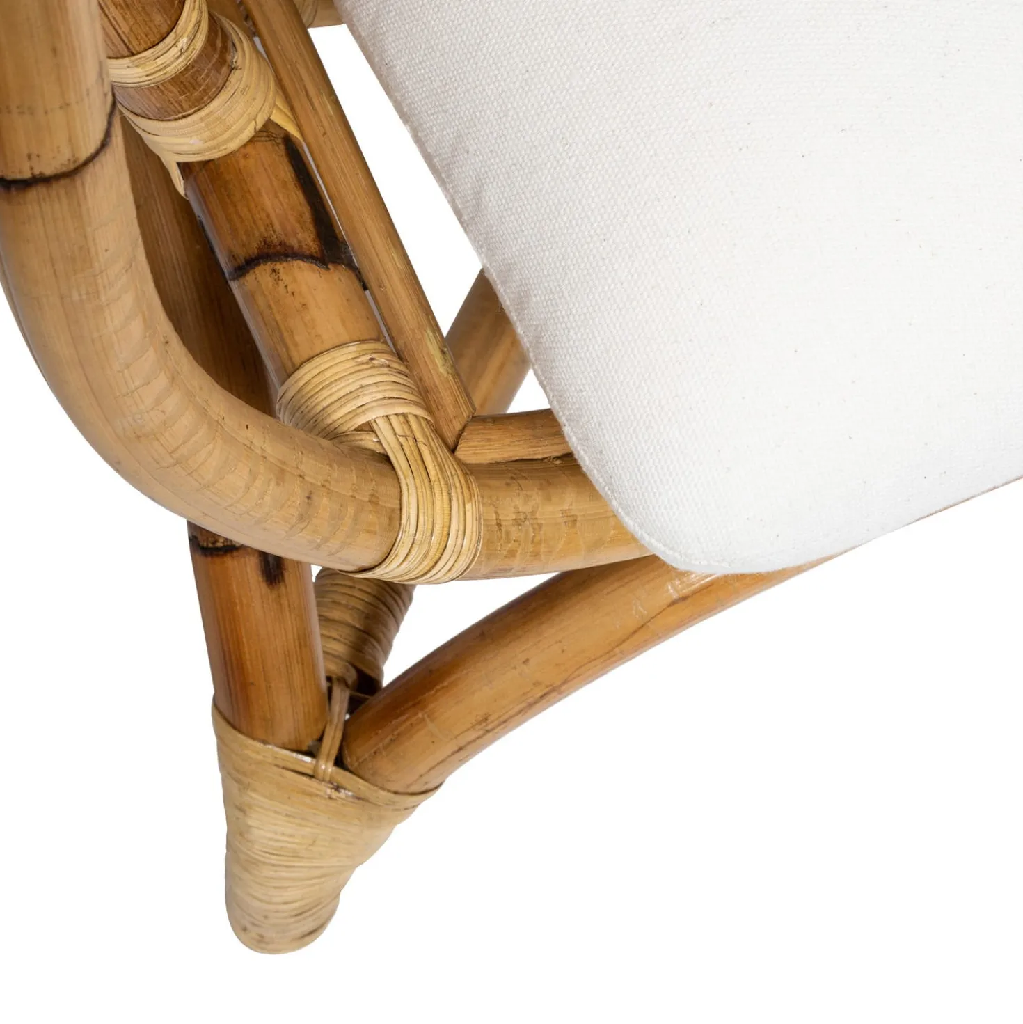 Poltrona con cuscino in rattan Farah