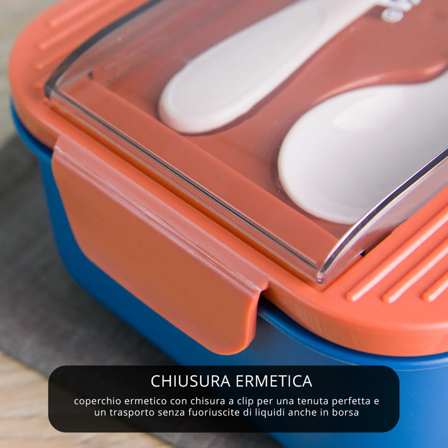 Porta pranzo con divisorio e posate Clicks blu arancio