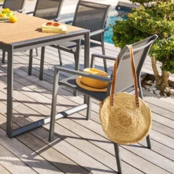 Sedia da giardino grigio con braccioli Essentia