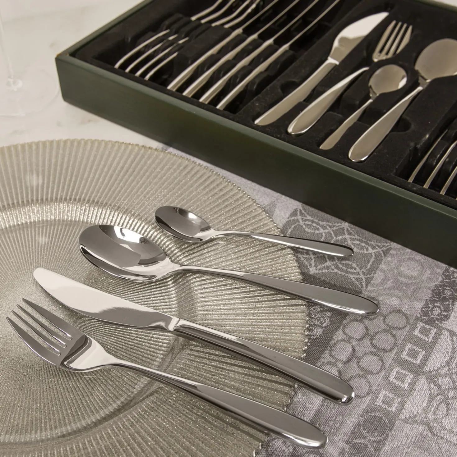 Set posate Omega da 24 pezzi, in acciaio inox