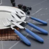Set 24 posate Smooth in acciaio inox con manico blu chiaro