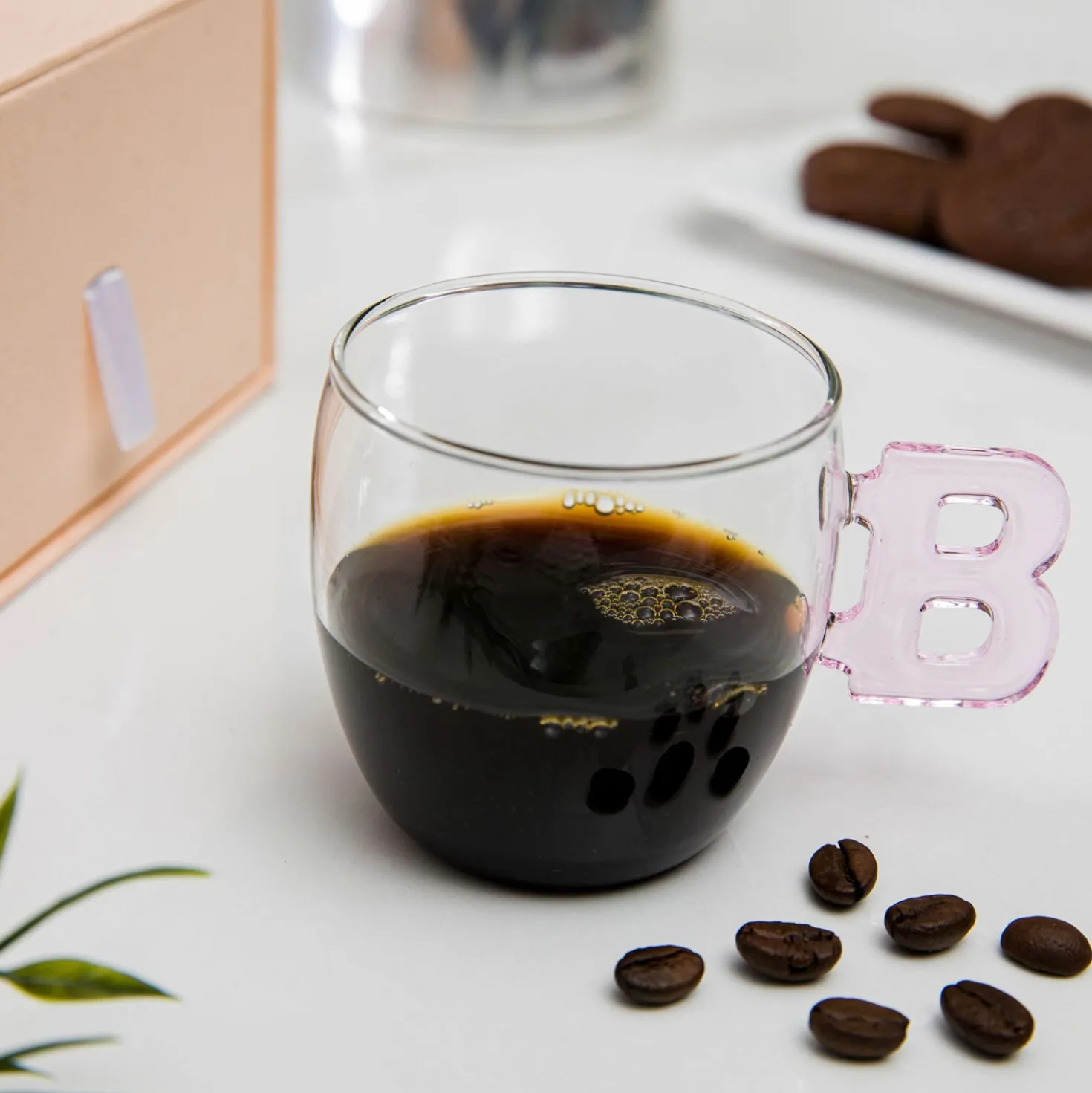 Tazzina caffè lettera B rosa in vetro borosilicato, 150 ml