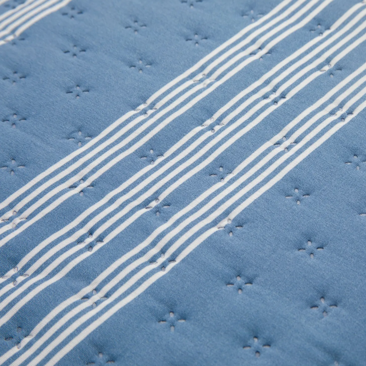Trapuntino matrimoniale righe blu microfibra
